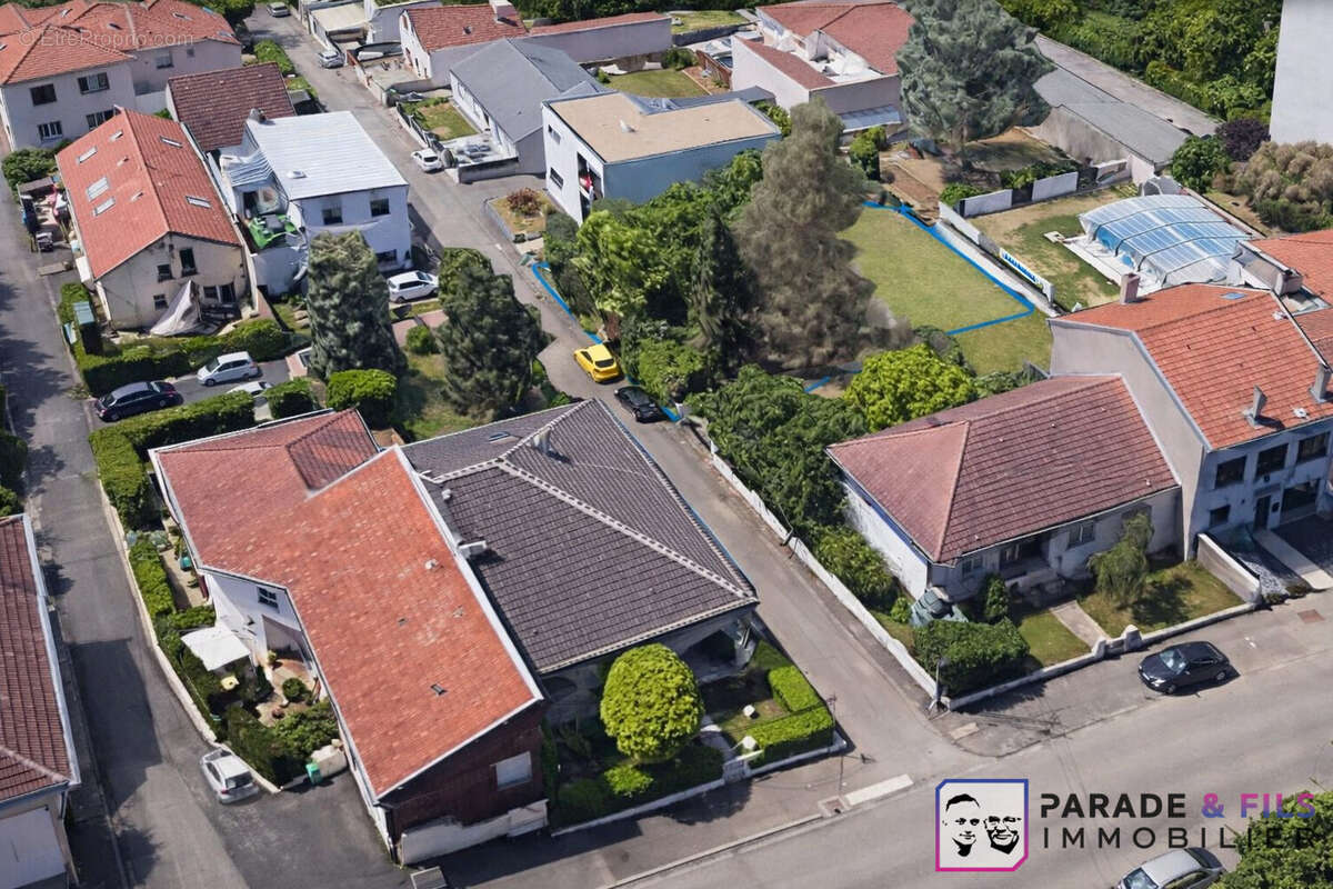 Terrain à MALZEVILLE