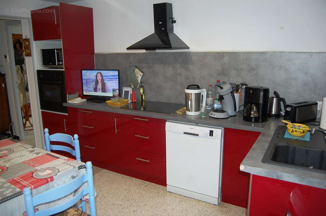 Maison 240 m2 avec 3 appartements dont un d'habitation et deux loués sur 1100m2 de terrain - photo 12