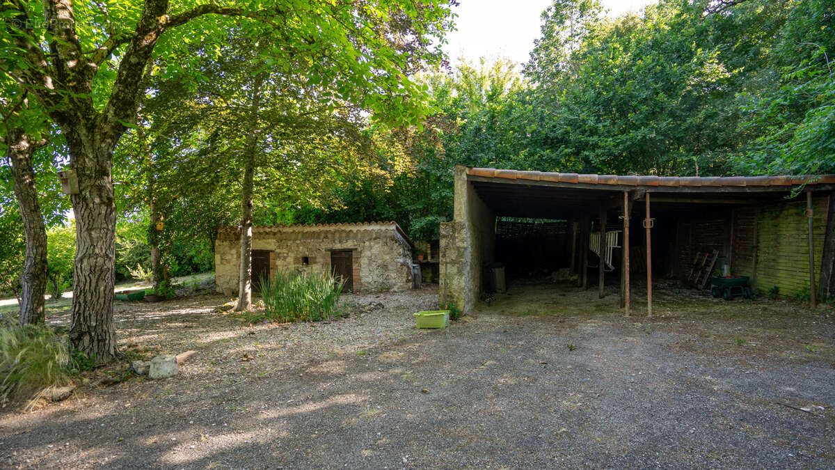 Maison en pierre de avec dépendances et gite - photo 16