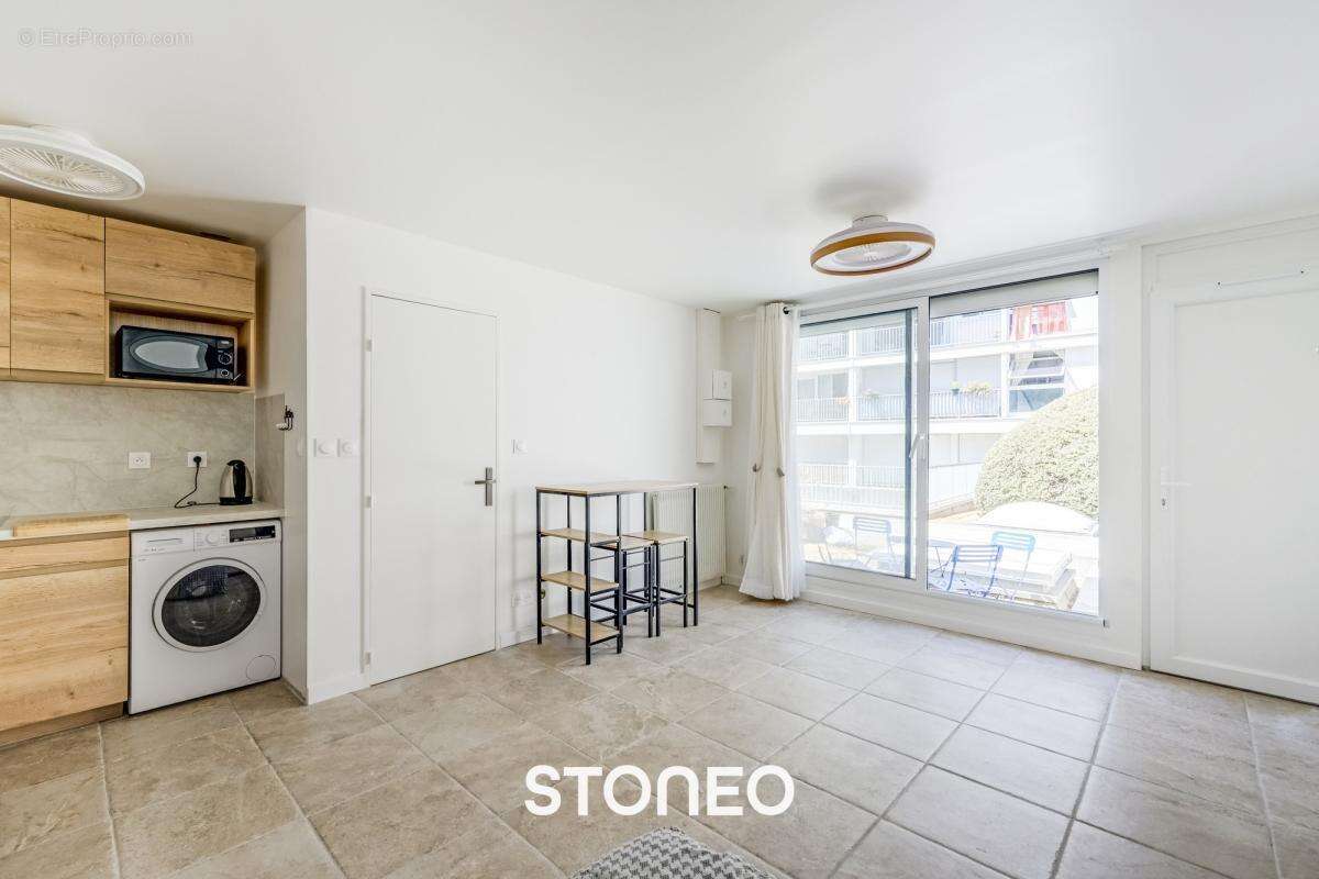 Grand studio lumineux avec terrasse de 20 m² au calme – Paris 10 - photo 2
