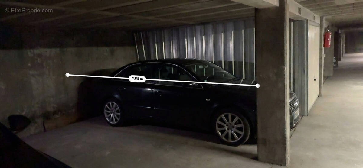 Parking à PARIS-20E