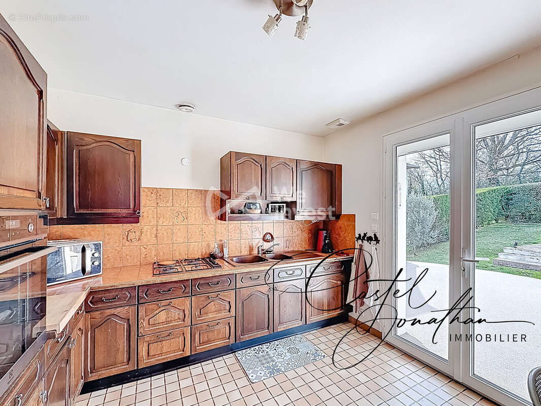 Maison à SAINT-CYR-SUR-LE-RHONE