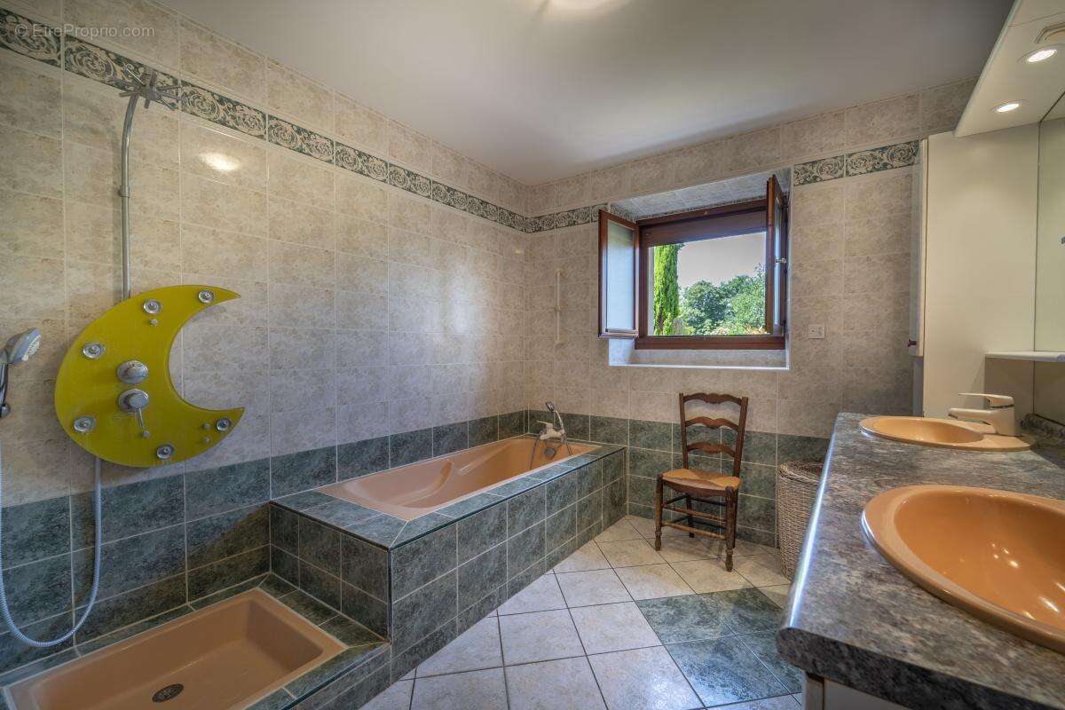 Maison 3 chambres avec grand terrain et prestations de qualité - photo 7