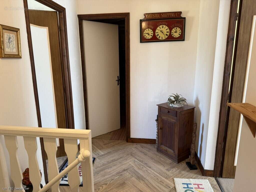 Exclusif : Grande Maison de Famille Dans le Village Médiéval de Verteuil-Sur-Charente - photo 18
