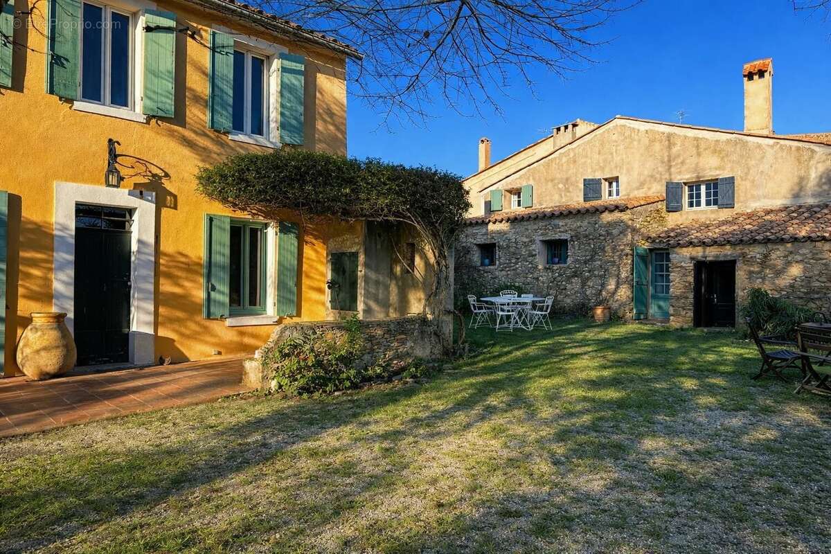 Maison à LE CASTELLET