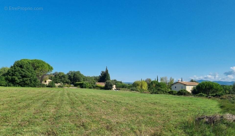 Terrain à CHAMARET