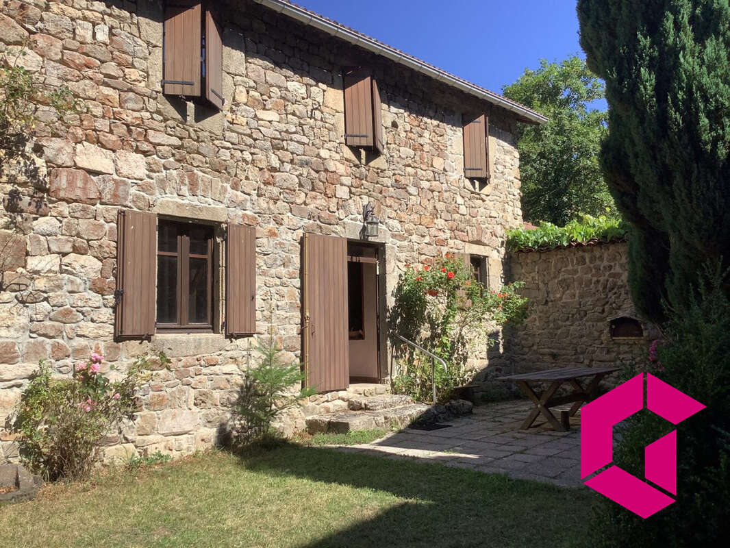 Maison à SAINT-JULIEN-VOCANCE