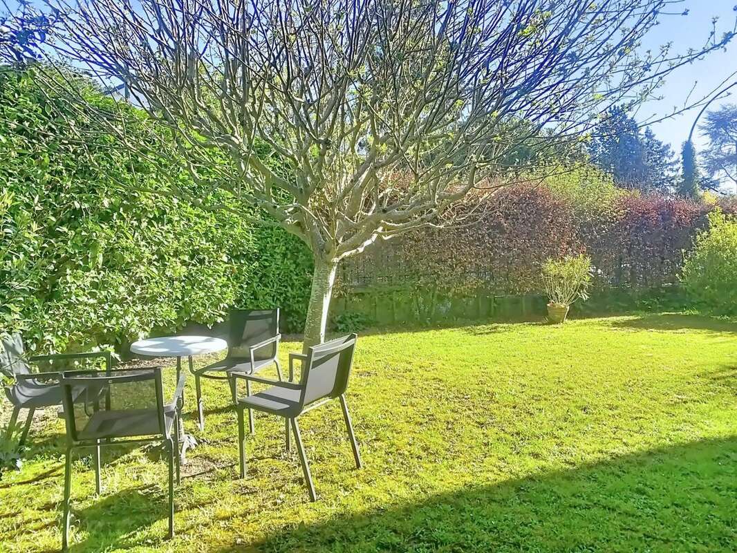 Maison 142 m² à La Celle-Saint-Cloud  - photo 6