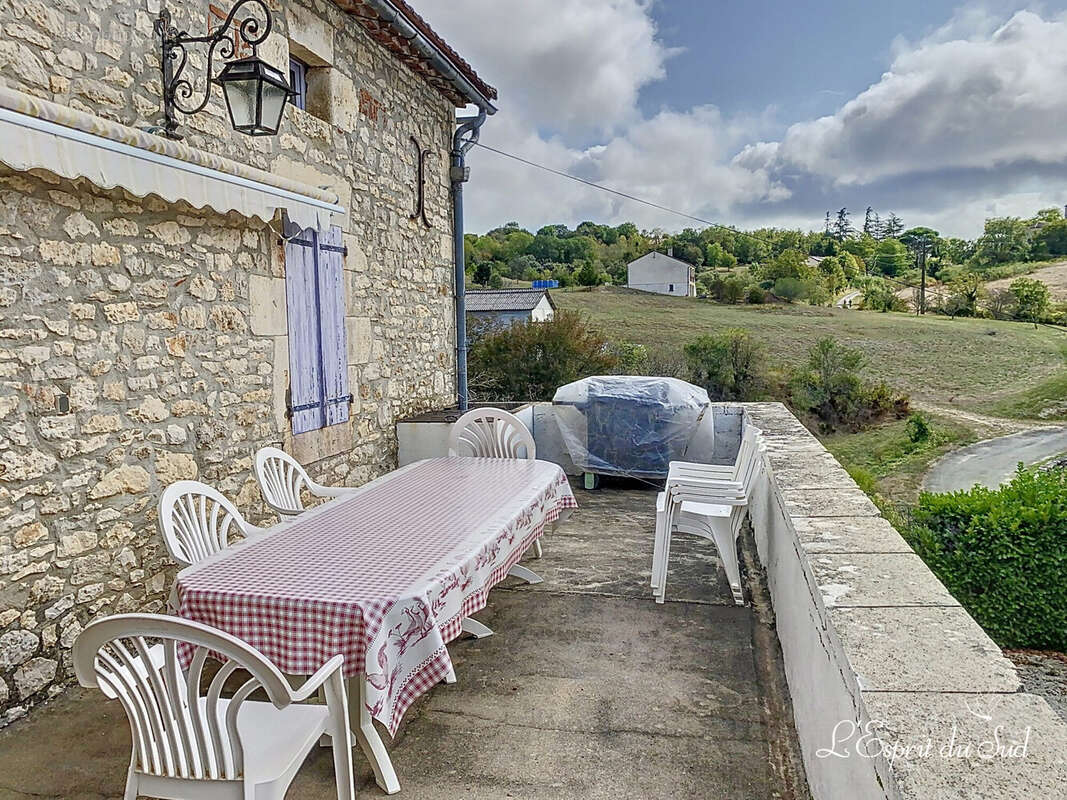 Terrasse devant la maison - Maison à CONCOTS