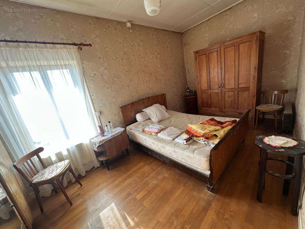 Maison à LA BATIE-MONTGASCON