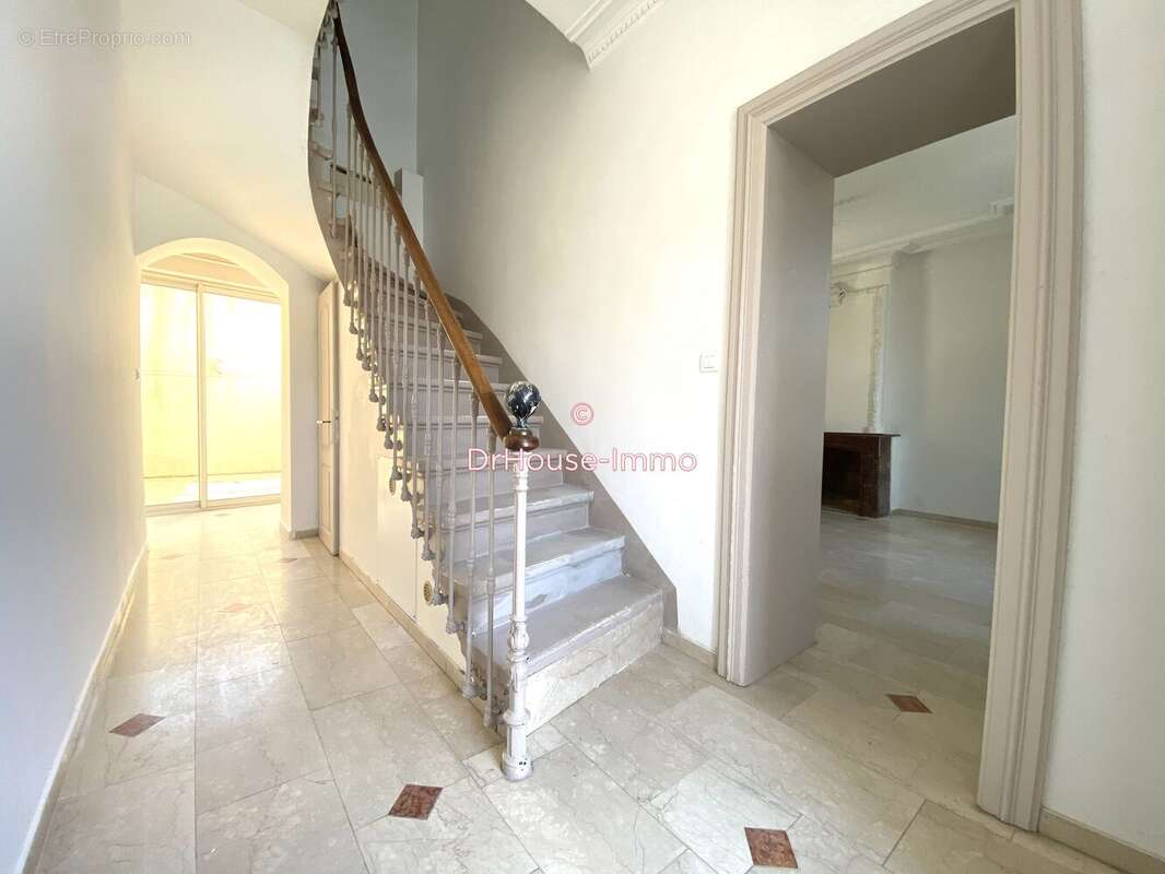 Maison à SAINT-LAURENT-D'AIGOUZE