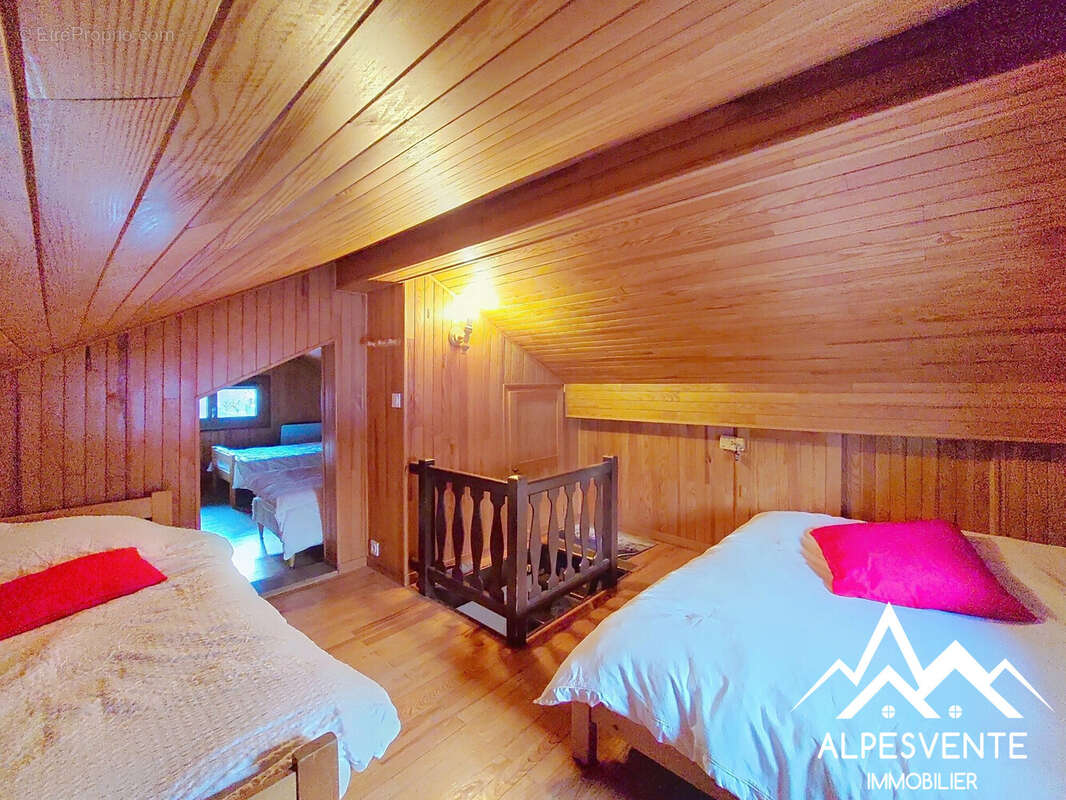 Maison à LA RIVIERE-ENVERSE