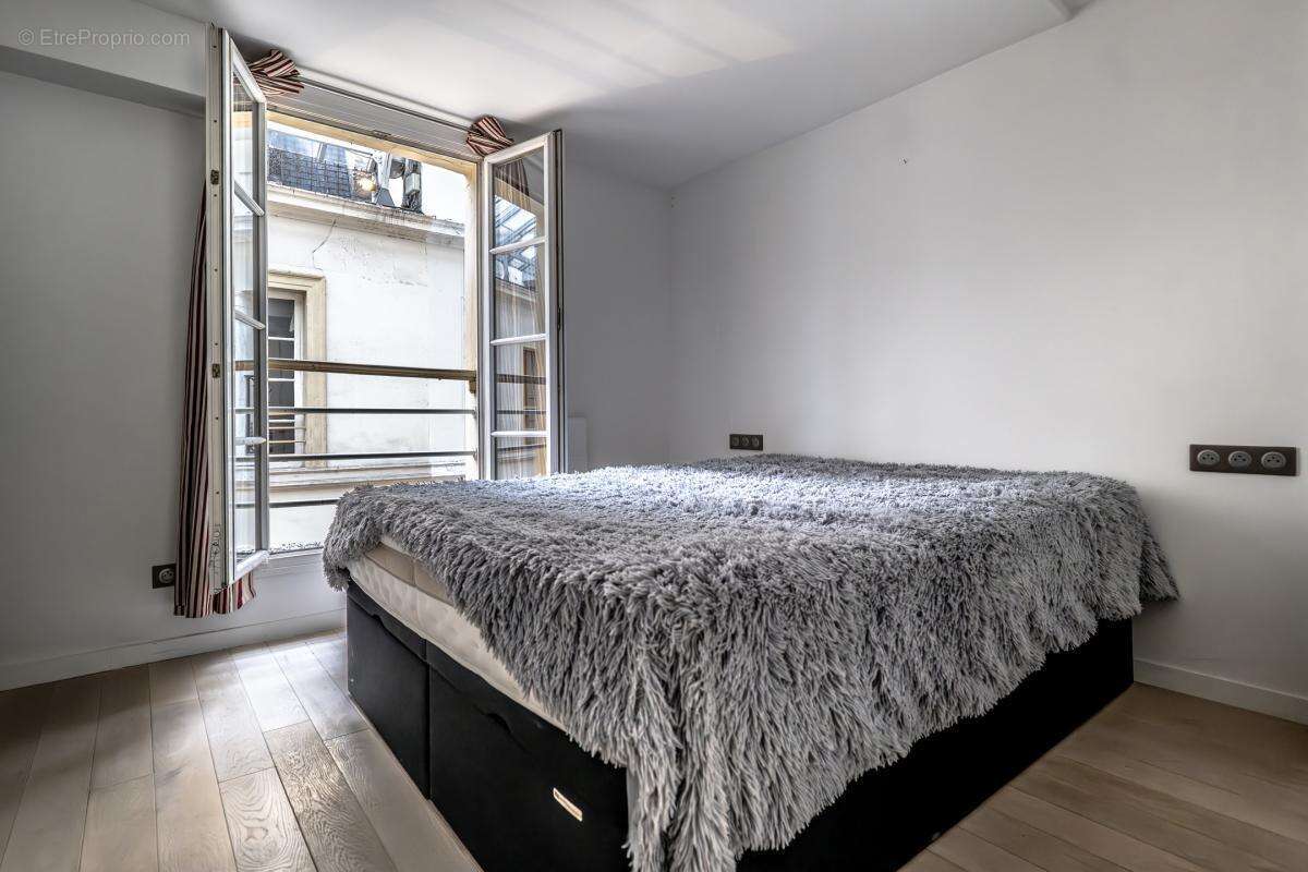Appartement à PARIS-2E