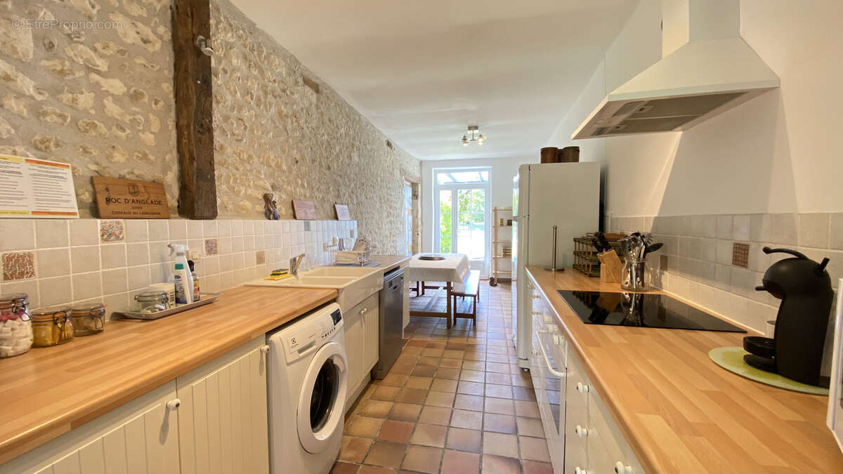 Maison à MORTAGNE-SUR-GIRONDE