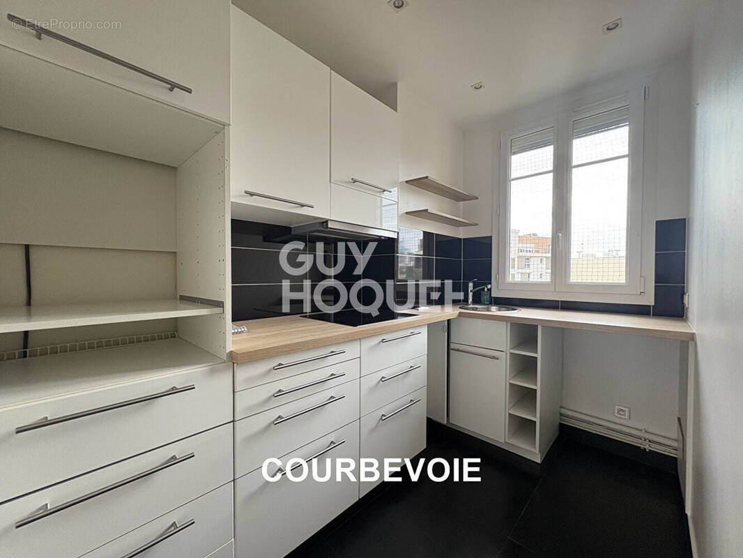Appartement à COURBEVOIE