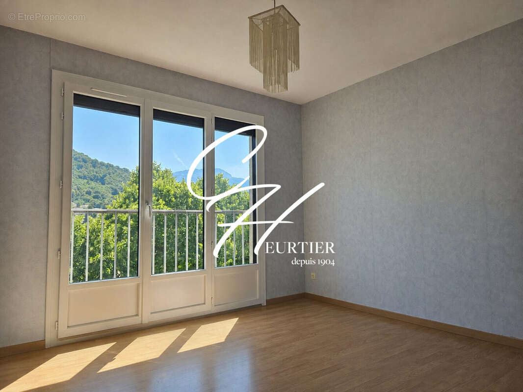 Appartement 88 m² à Voiron  - photo 4