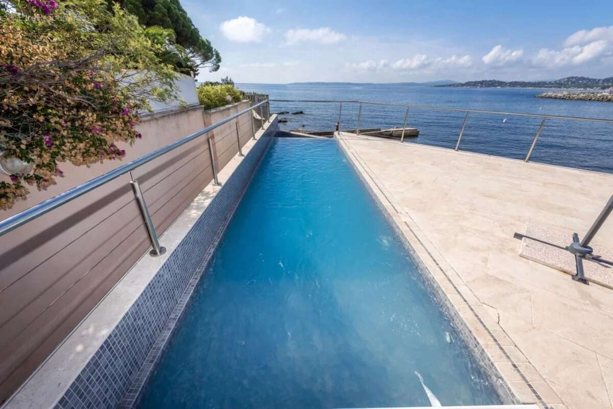 Maison à ROQUEBRUNE-SUR-ARGENS