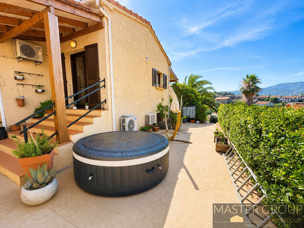 AJACCIO   Superbe villa de près de 200 m2 avec piscine, 6 chambres, deux appartements indépendants, garage et - photo 25