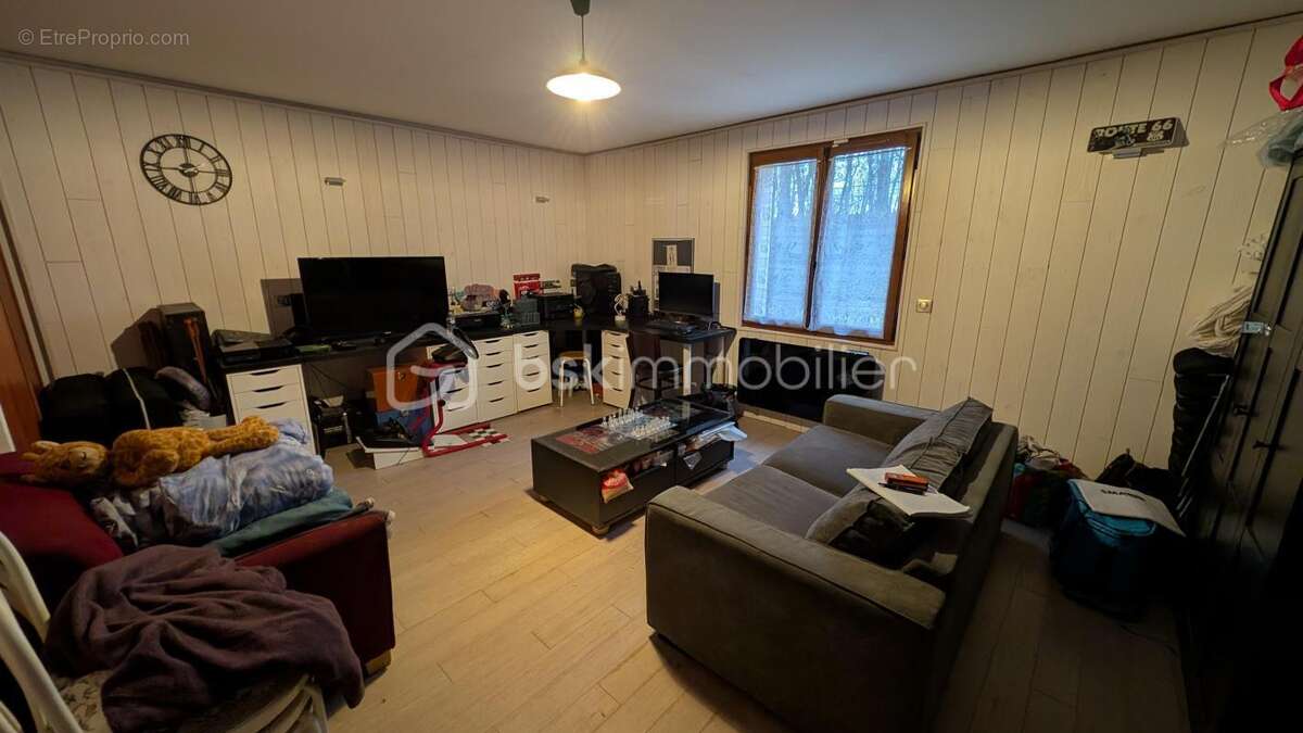  Grande maison traditionnelle avec terrain arboré, sous sol et garage - photo 12