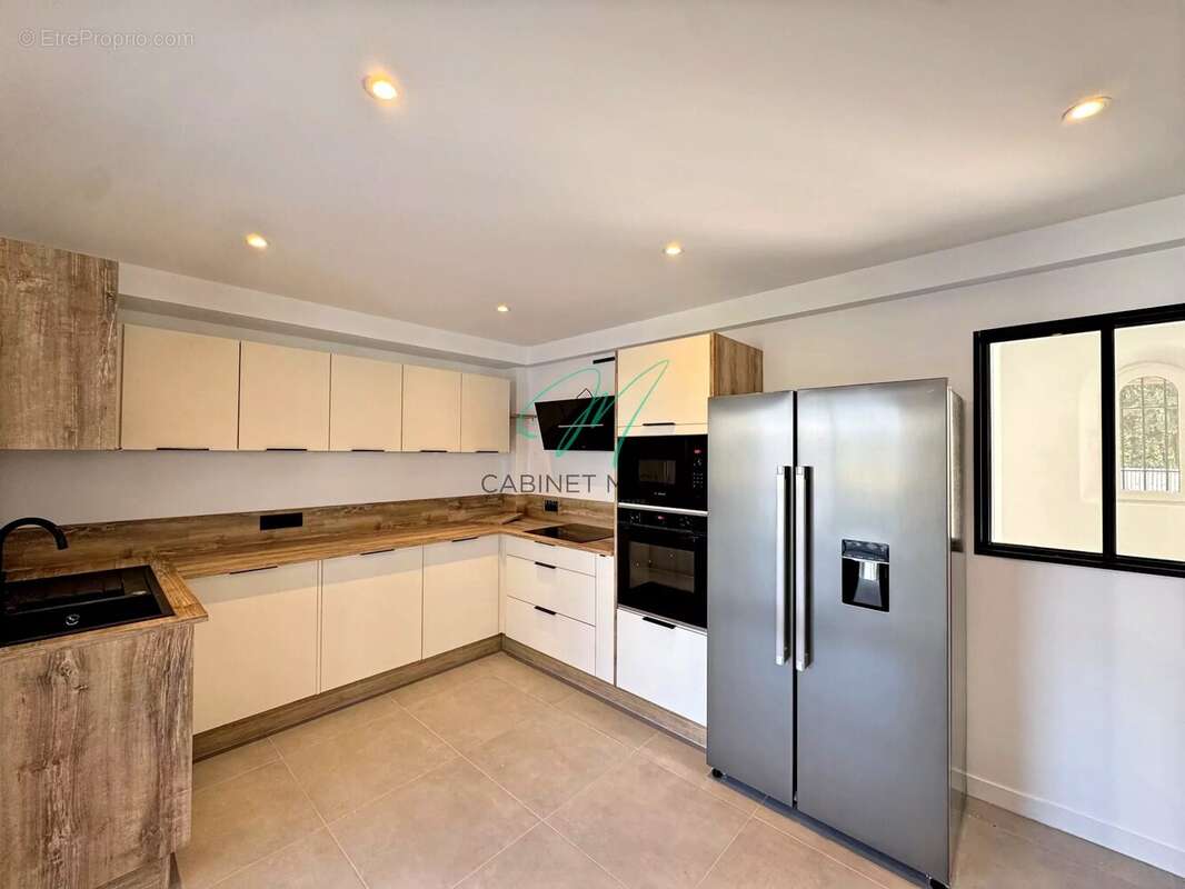 Appartement à LA ROQUETTE-SUR-SIAGNE