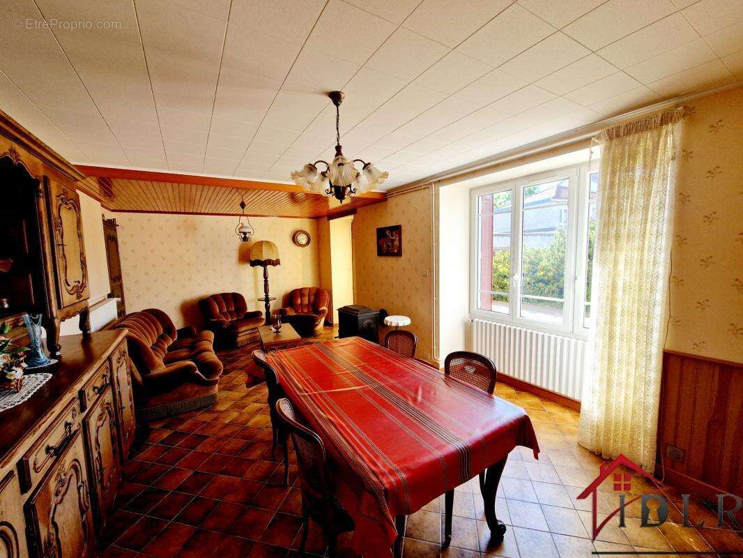 Maison à FAYL-BILLOT