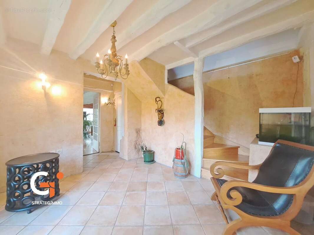 Maison à SAINT-OUEN-DE-THOUBERVILLE