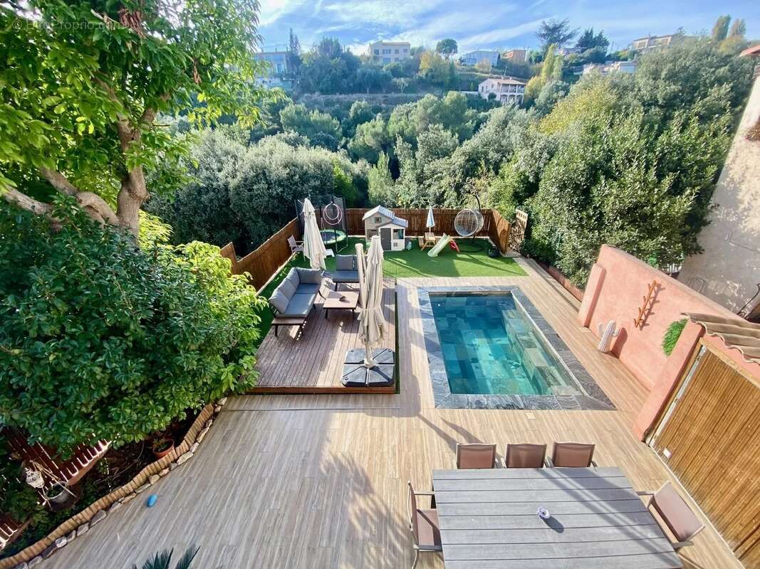 Appartement à SAINT-LAURENT-DU-VAR