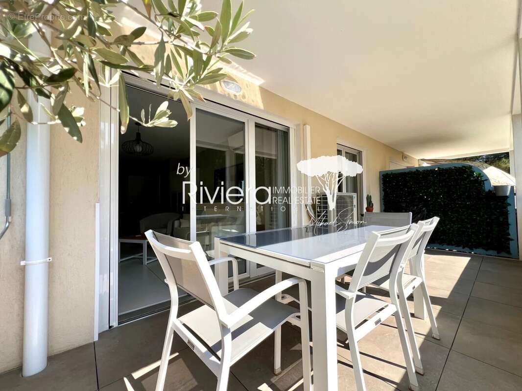 T2 avec terrasse piscine et double garage ! - photo 3