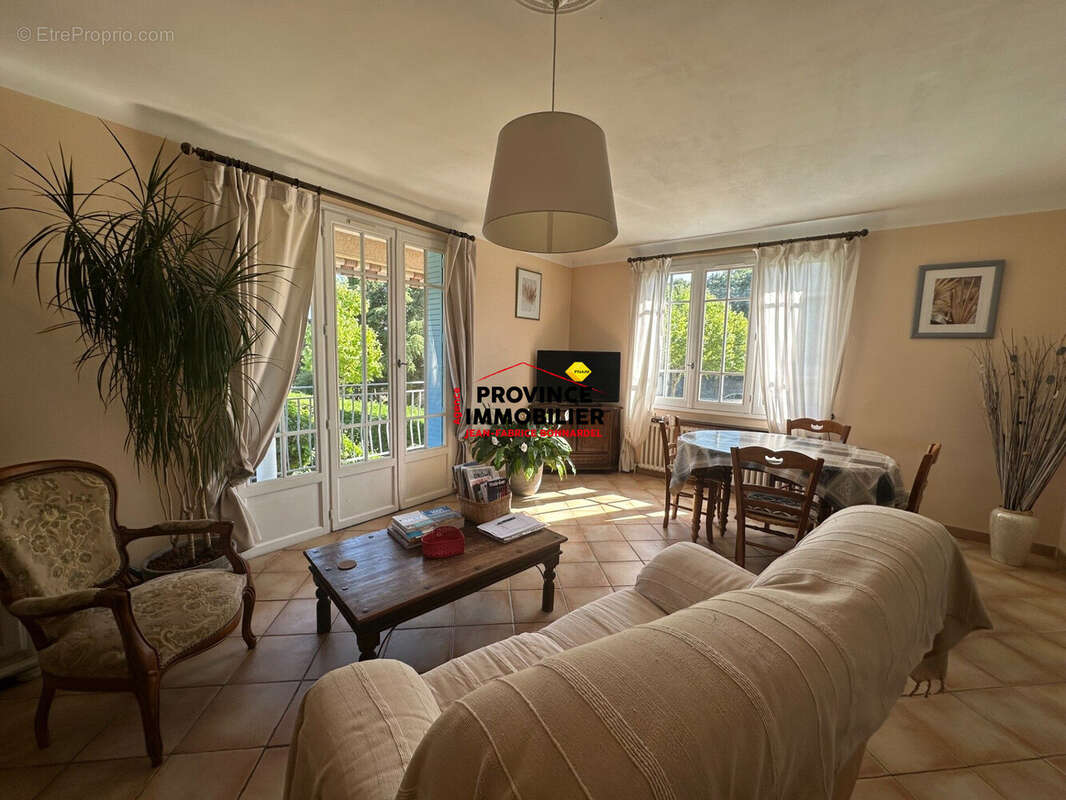 Maison 152 m² à Grignan  - photo 3