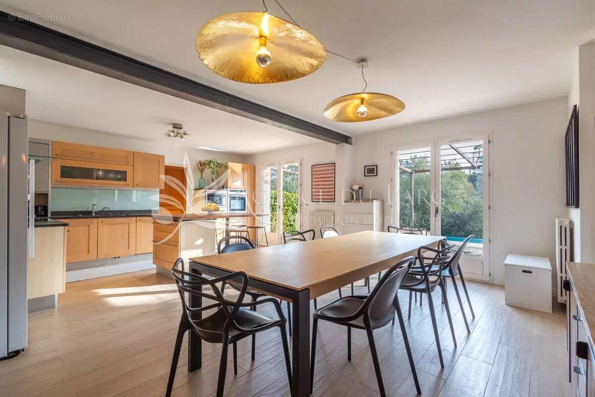 Maison à ROQUEFORT-LES-PINS