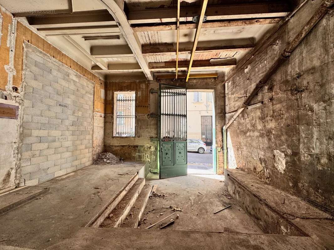 Commerce à MARSEILLE-6E