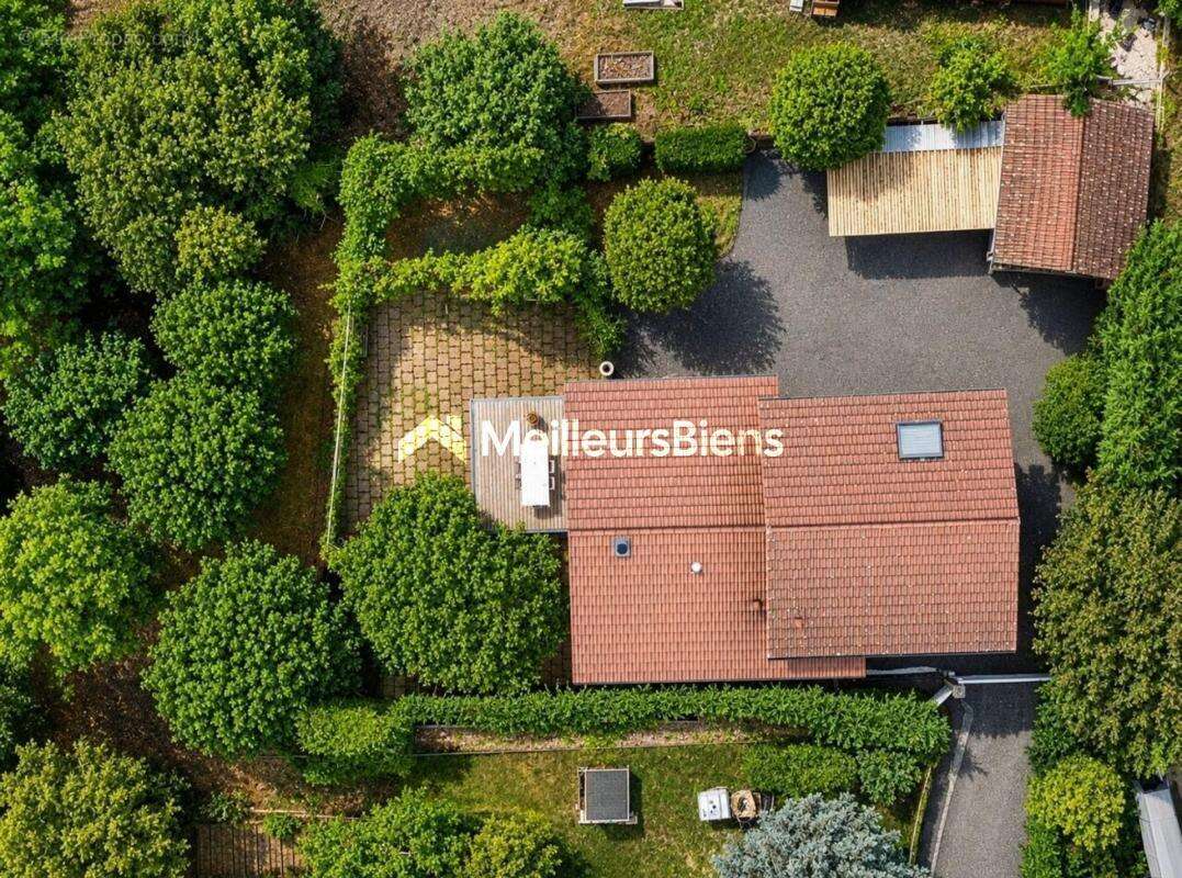 Superbe maison de 202 m² à Crozet 5 chambres, terrain de 1400 m² - photo 2