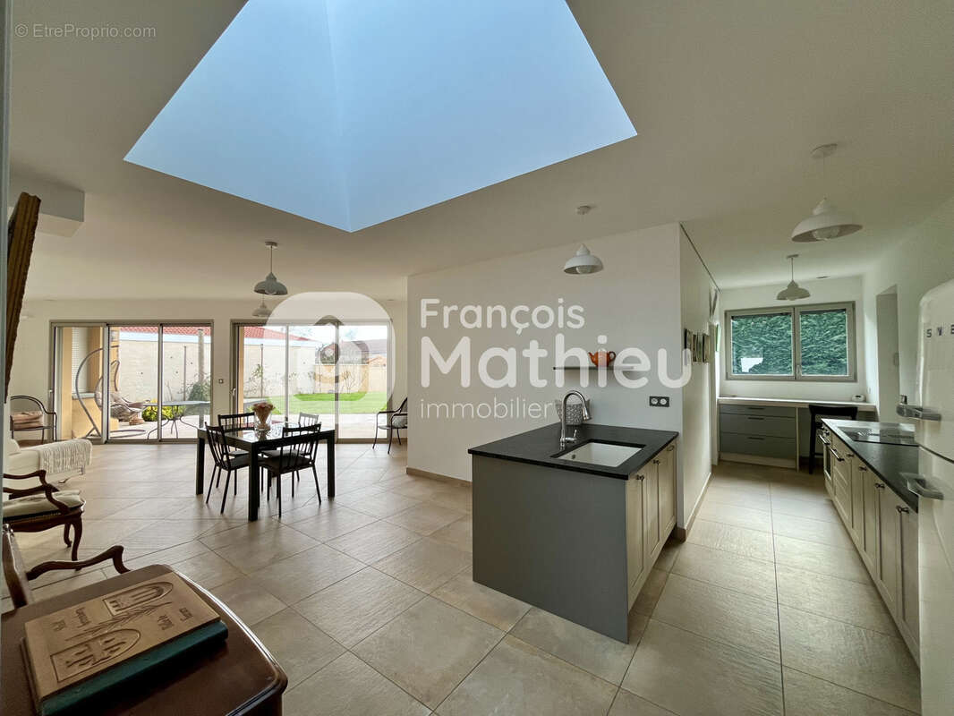 Maison à CHATILLON-SUR-CHALARONNE