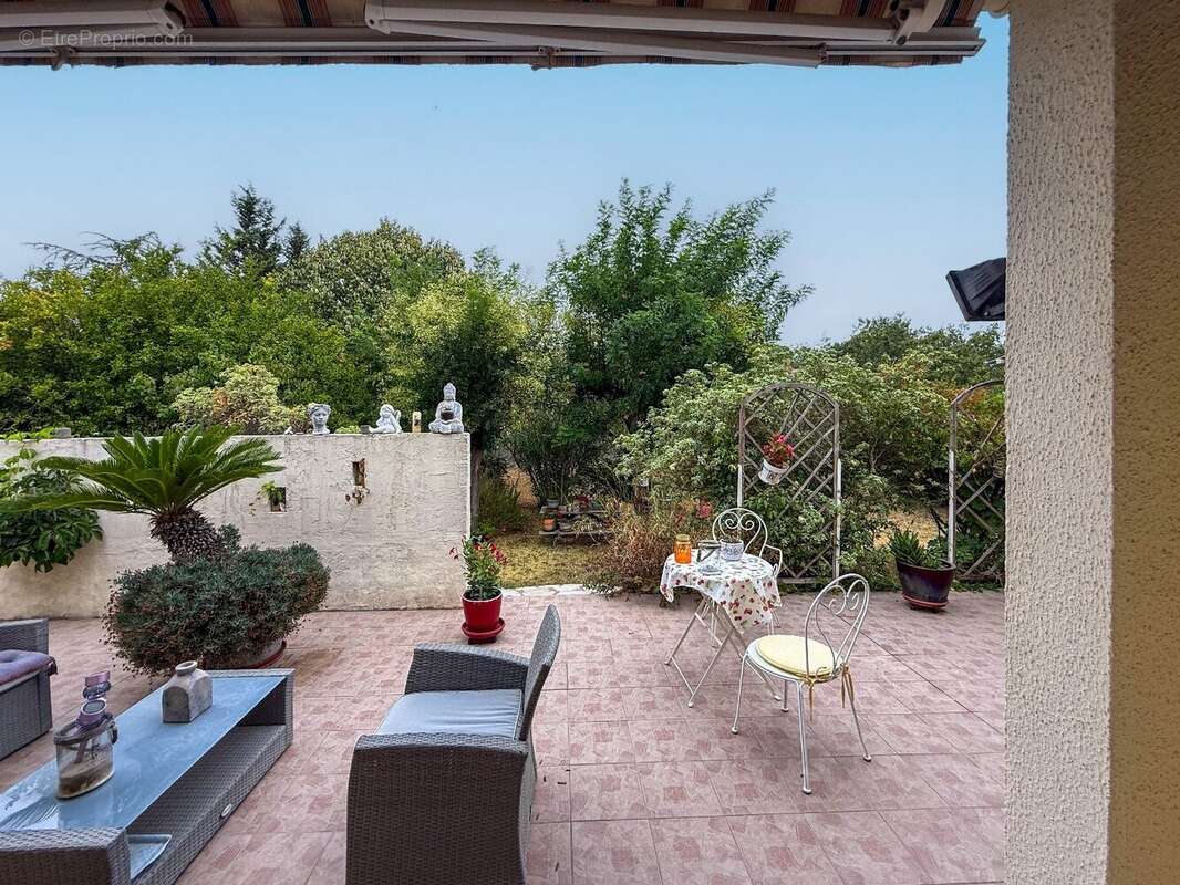 Villa T5 de 128,50 m² de plain-pied sur 1 190 m² de terrain plat. - photo 2