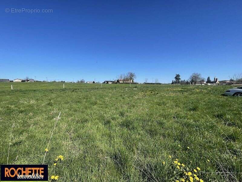 Terrain à SAINT-JODARD