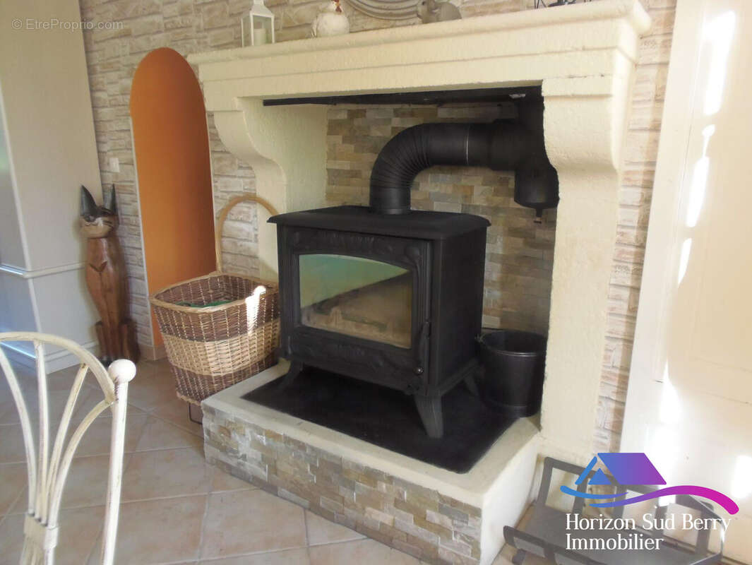 Poêle à bois - Maison à PERASSAY