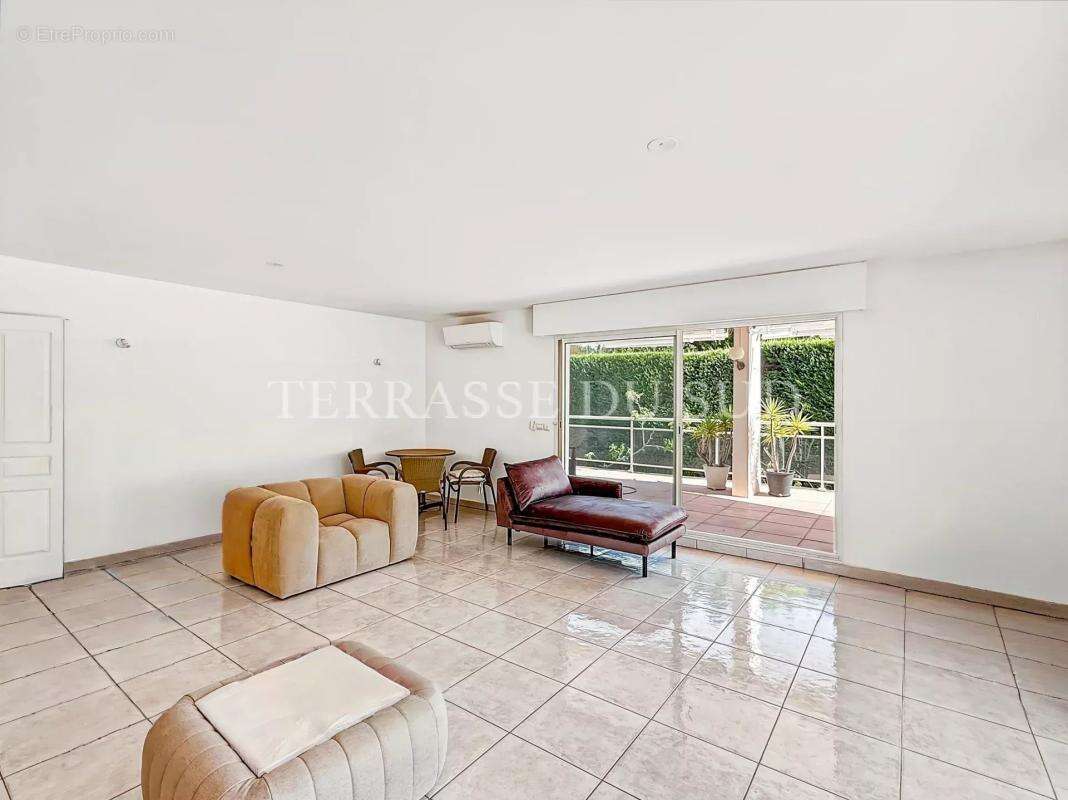 Vente Appartement 4 Pièces, 95 m2 avec 390 m2 de Terrasse et Jardin, Garage - Quartier La Plage - Marseille 8 - photo 6