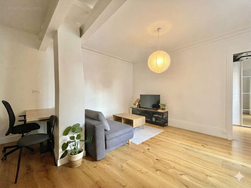 Appartement à PARIS-11E