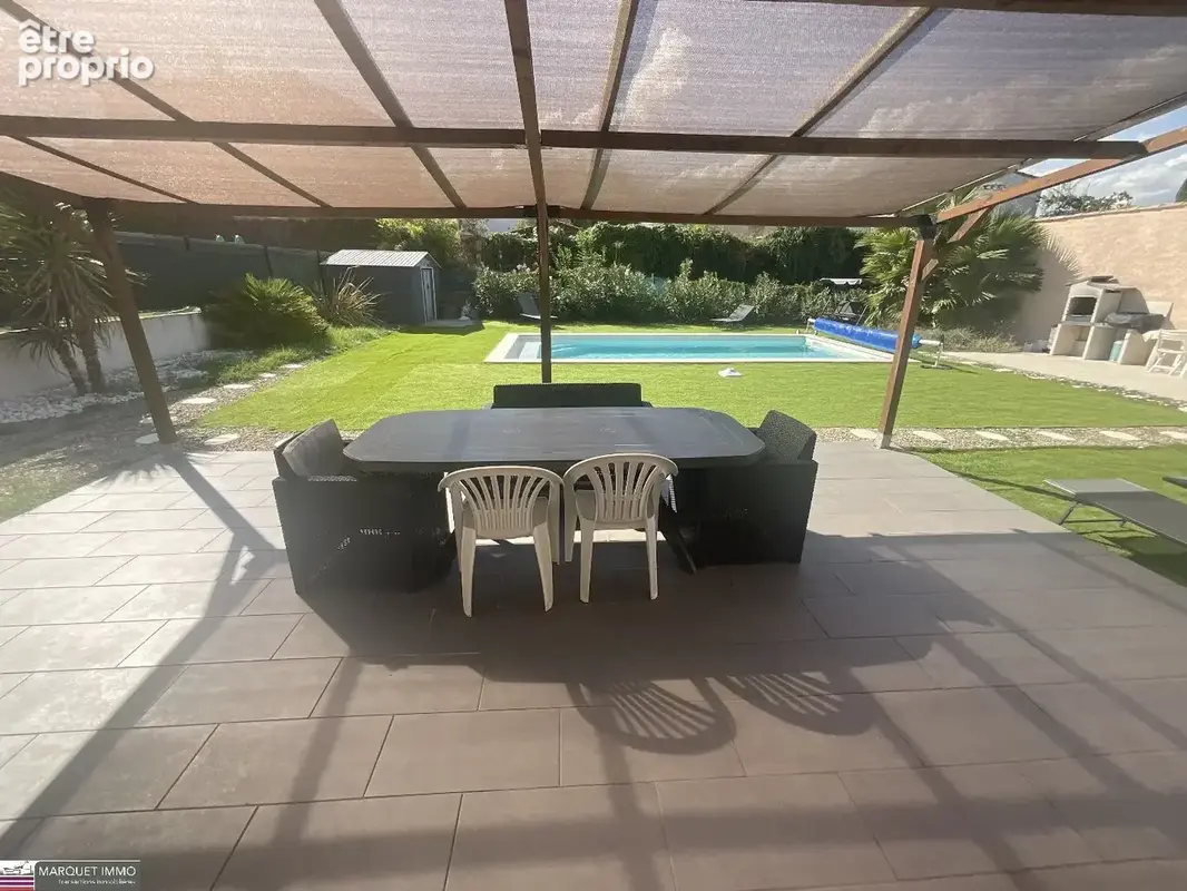 Villa T4 récente et fonctionnele, plain pied, offrant 155 m² en 4 faces sur 636 m² de terrain avec piscine et garage - photo 18