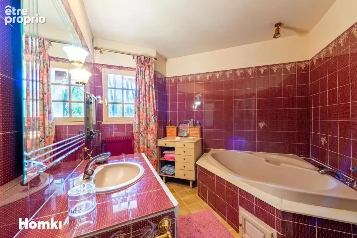Maison/Villa T7 de 176 m² à Suze-la-Rousse 26790 - photo 12