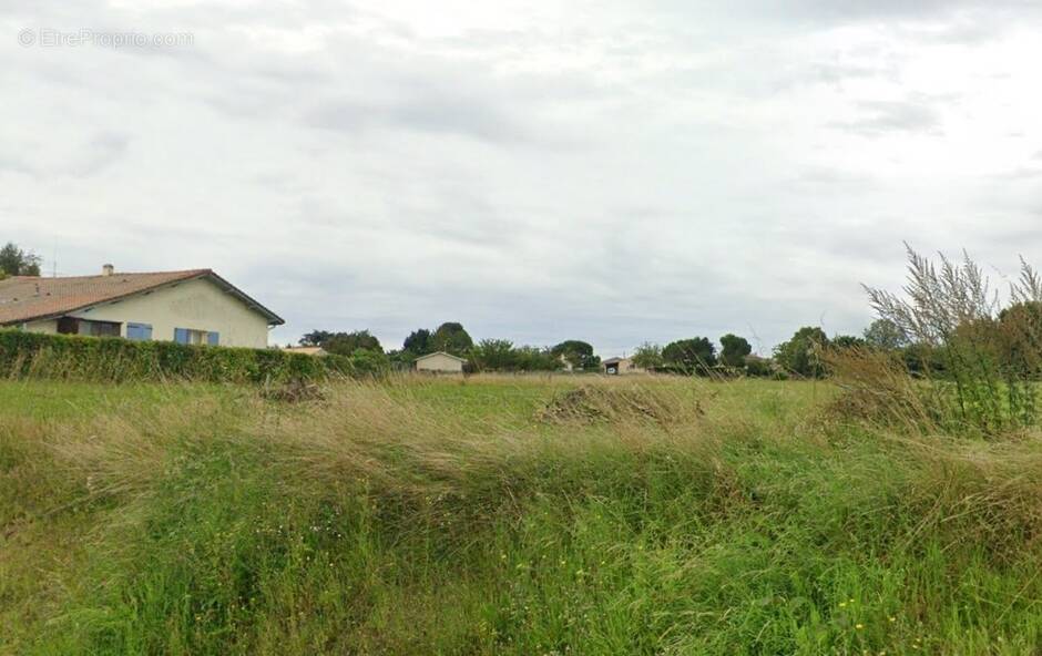 Terrain à SAINT-SULPICE-ET-CAMEYRAC