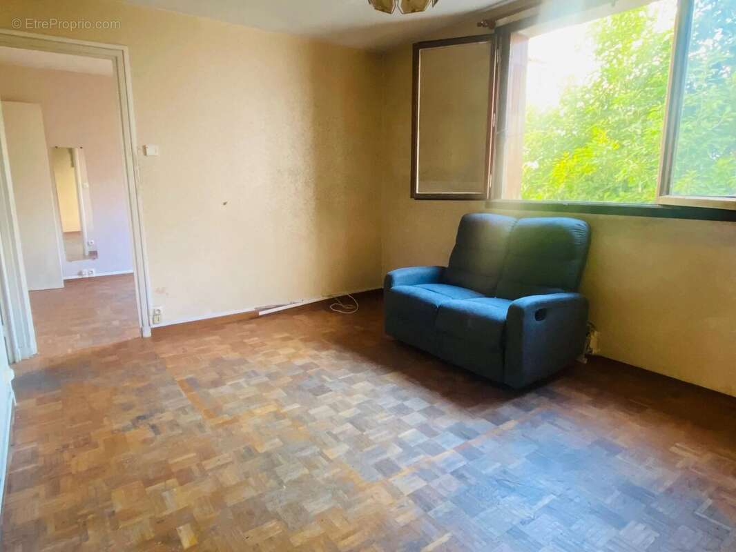 Appartement à MARSEILLE-4E
