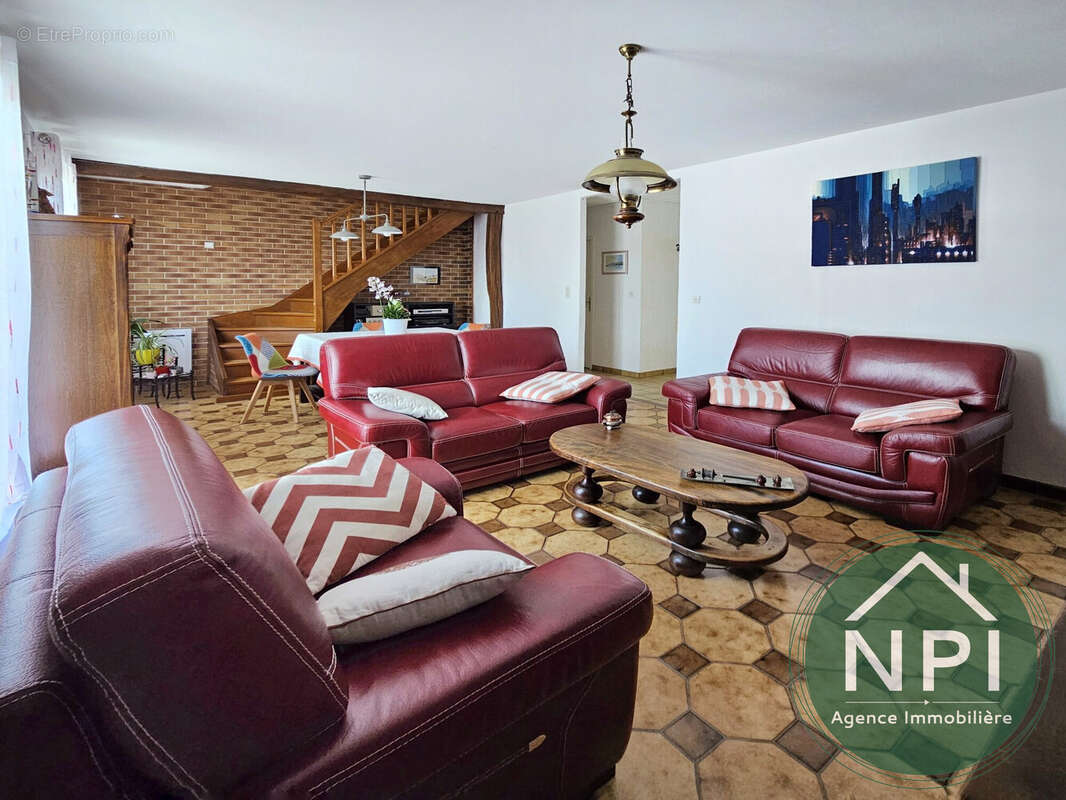 Maison à LES ECRENNES