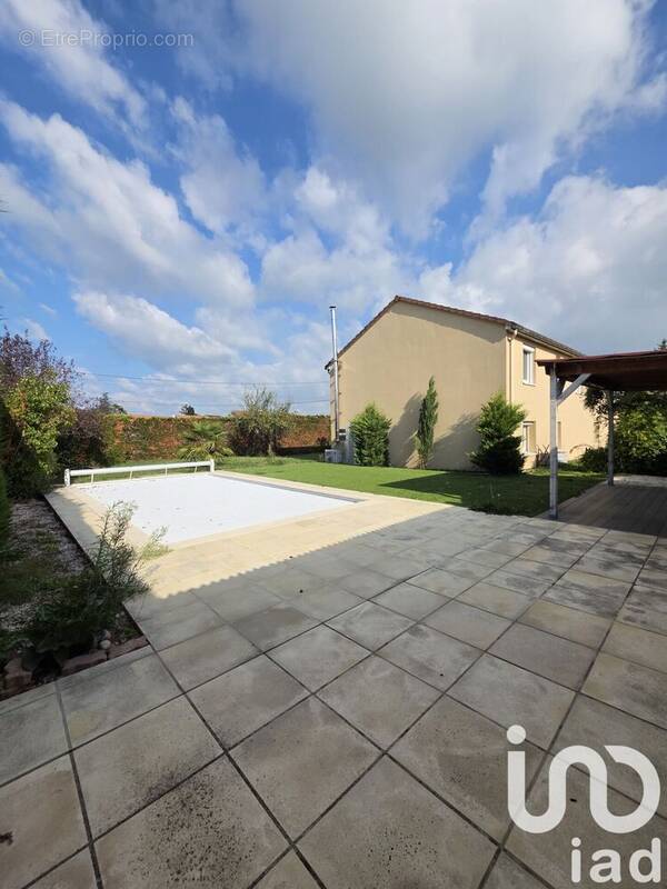 Photo 1 - Maison à VEAUCHE