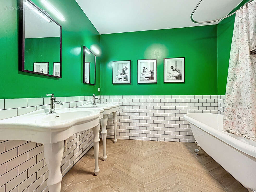 Maison à SAINT-PANTALEON-DE-LARCHE