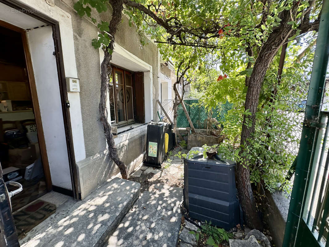 Mouriès (13) : Maison de village spacieuse sur 3 niveaux - photo 3