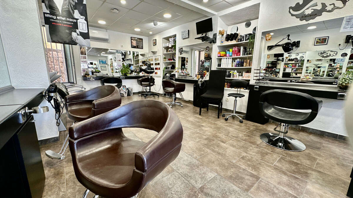 Commerce à CARQUEIRANNE