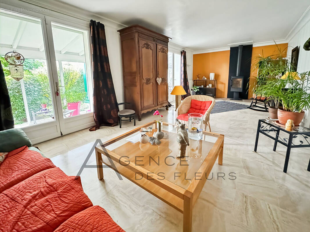 Maison à SAINT-PIERRE-DES-FLEURS