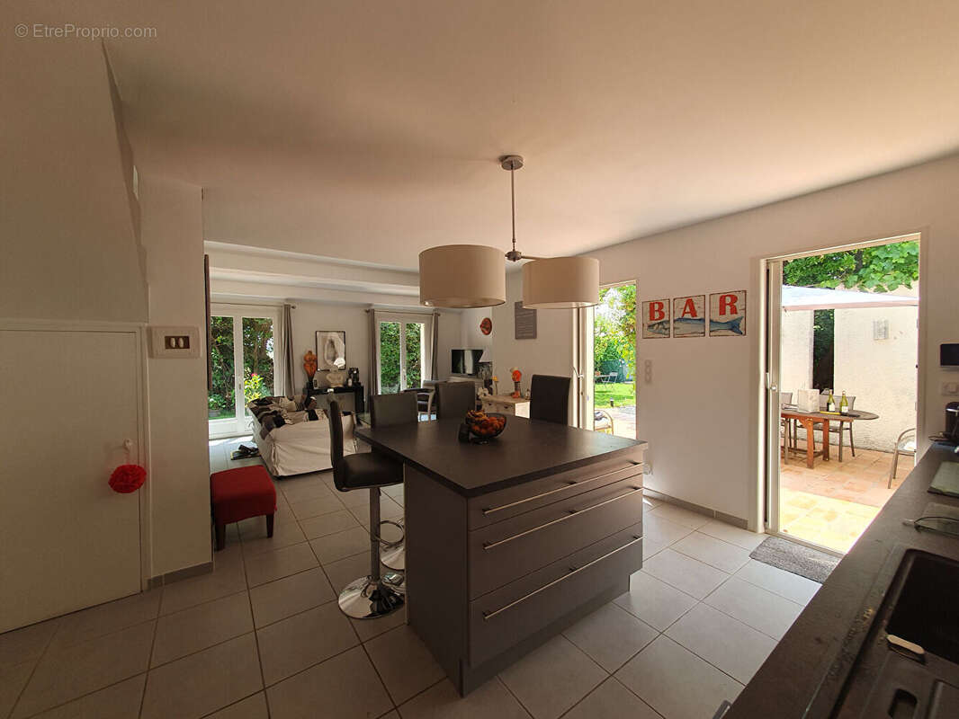 Calvisson  vente en viager, occupe 1 tete  villa 99m²  1990m² de jardin - photo 10