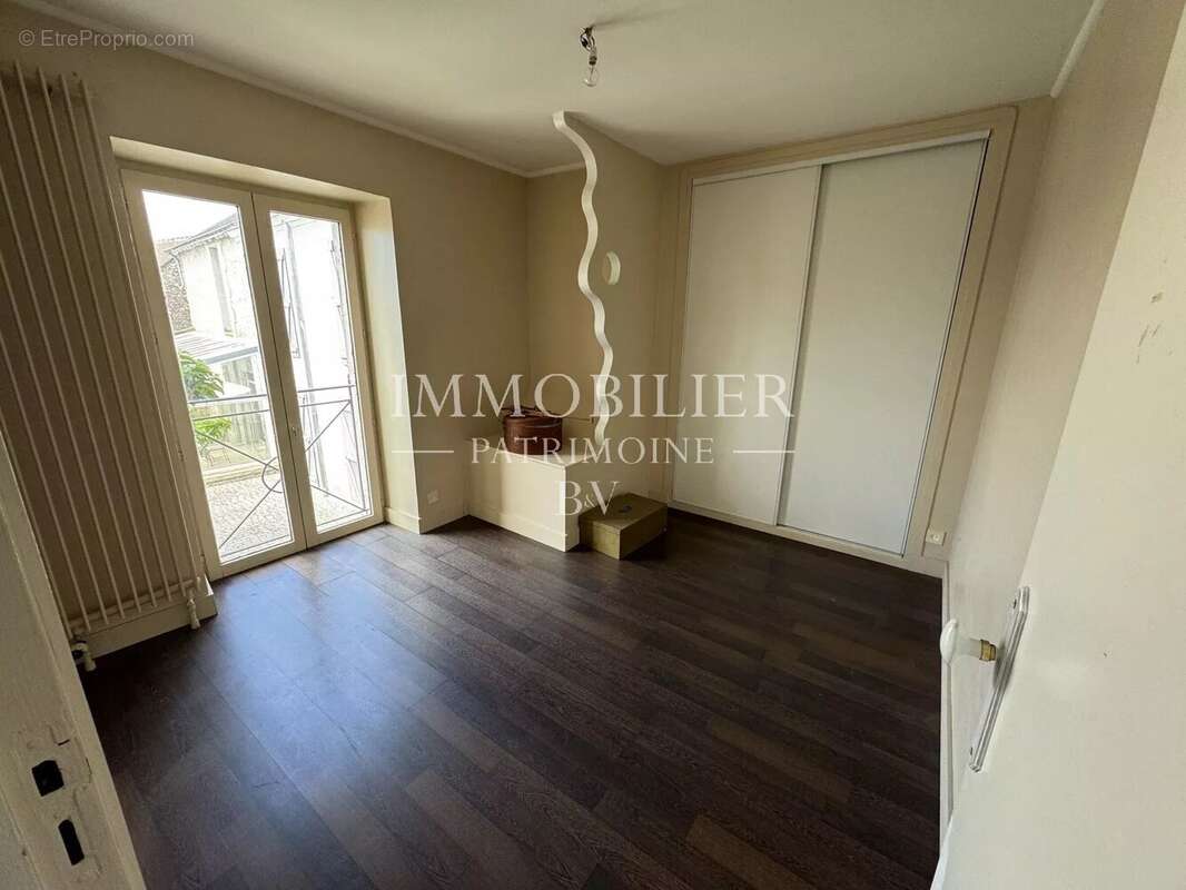 Maison à LA CHAUSSEE-SAINT-VICTOR